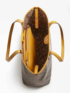 Cabas Guess Vikky Logo 4G -Mode Sacs Magasin cabas guess vikky logo 4g cabas guess vikky logo 4g brown melisac reims 4