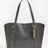 Sac Shopping Guess Naya Trap Tote -Mode Sacs Magasin sac shopping guess naya trap tote sac shopping guess naya trap tote black melisac reims 1